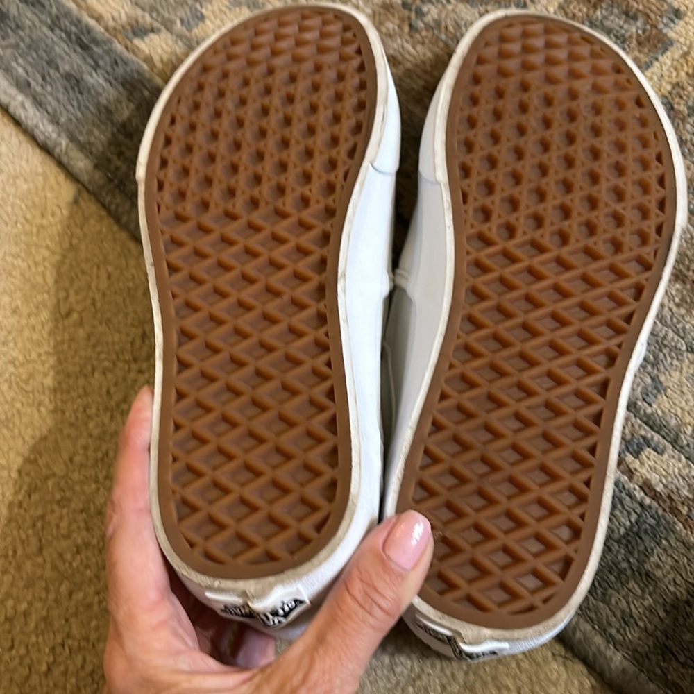 White vans - Picture 3 of 5